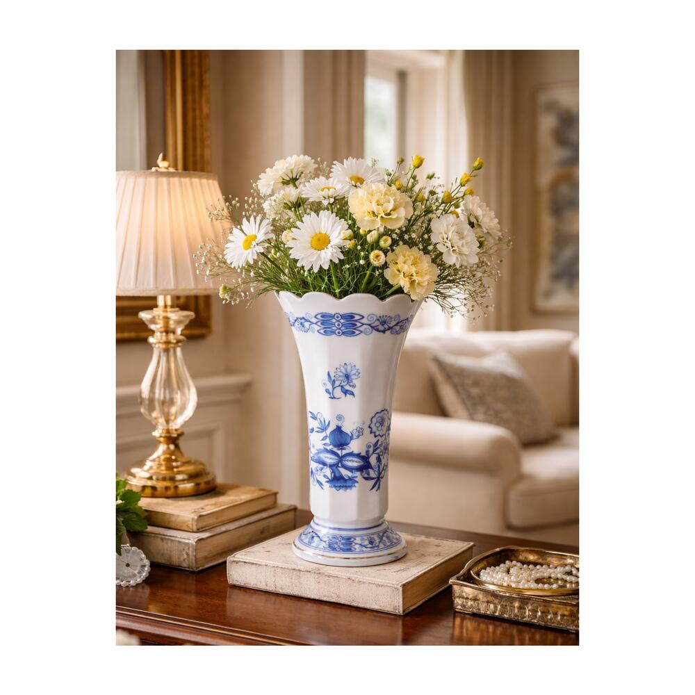 Danbury Mint/Bareuther Waldsassen Flower Vase 7"H X 3.5"W Bavaria, Germany